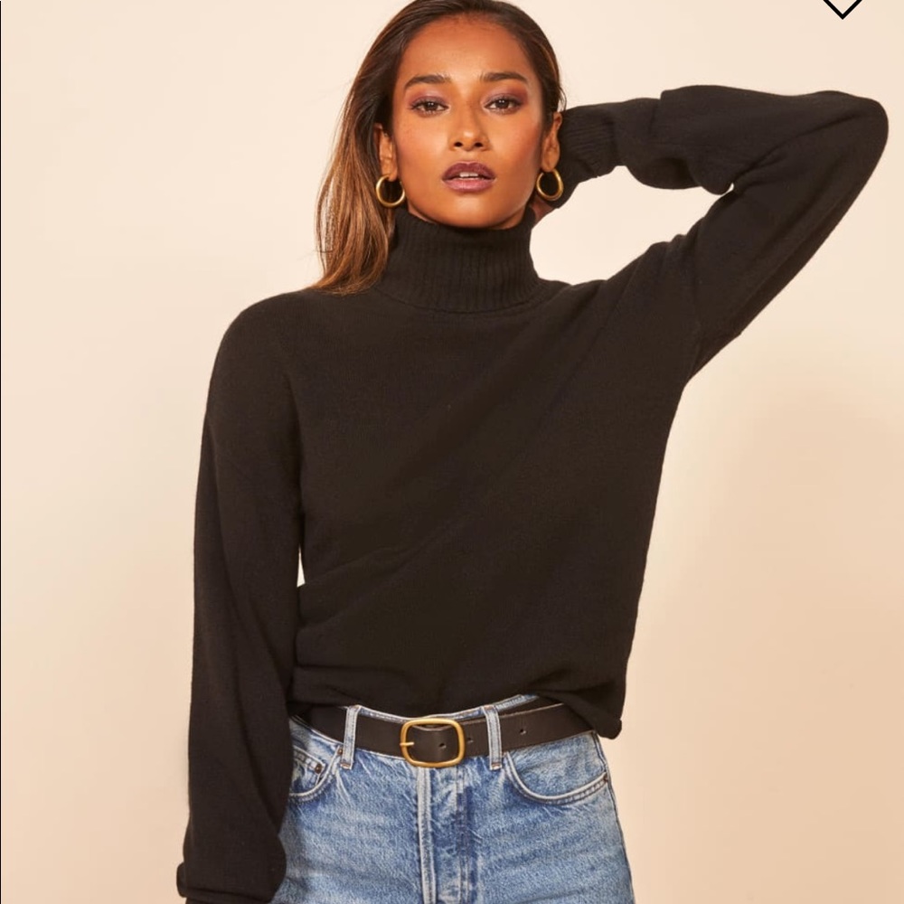 REFORMATION black cashmere boyfriend turtleneck